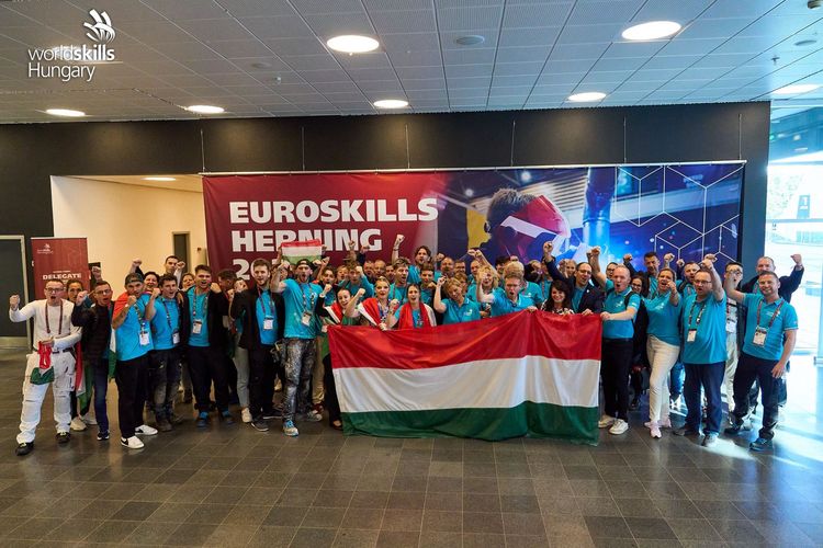 A magyar fiataloké a jövő!