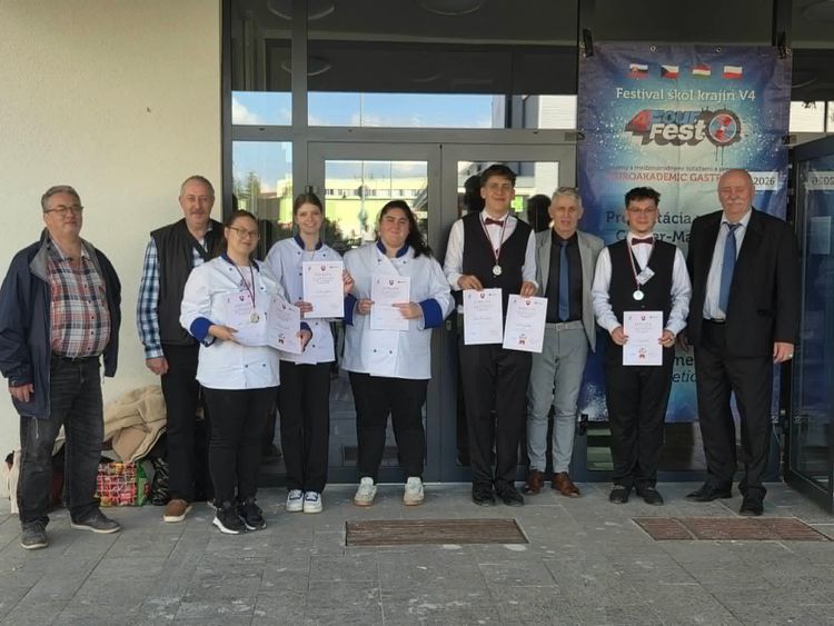 Hatalmasat versenyeztek a Sárvárisok Rimaszombatban! 🏆🚀