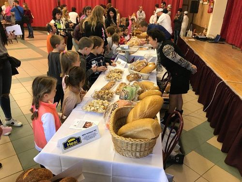  A kenyér világnapján iskolánk is bemutatót szervezett