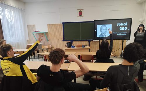 📚 Jókai 200 – Rendhagyó történelemóra a 12.B-ben!